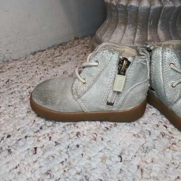 UGG Kristjan Toddler Distressed Metallic Suede Chukka Boots - Picture 6 of 10